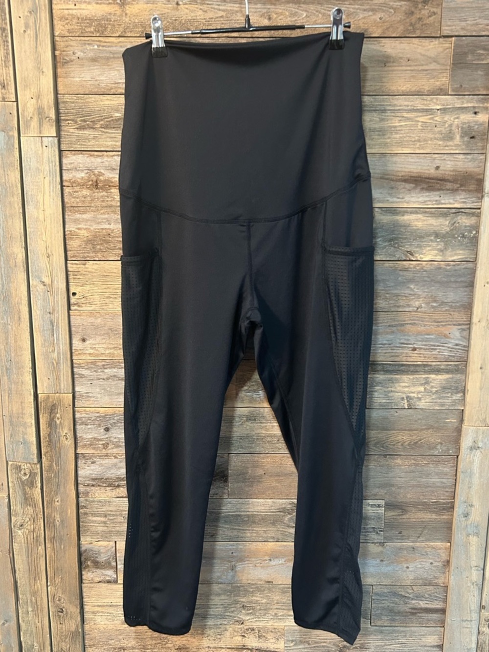 Maacie Maternity Black Leggings with Side Mesh Pockets - size L